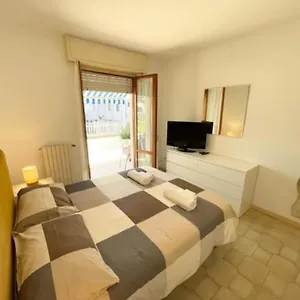 Parcheggio Gratis - Giardino - Mare 900 Mt - Wifi , Loano Italia